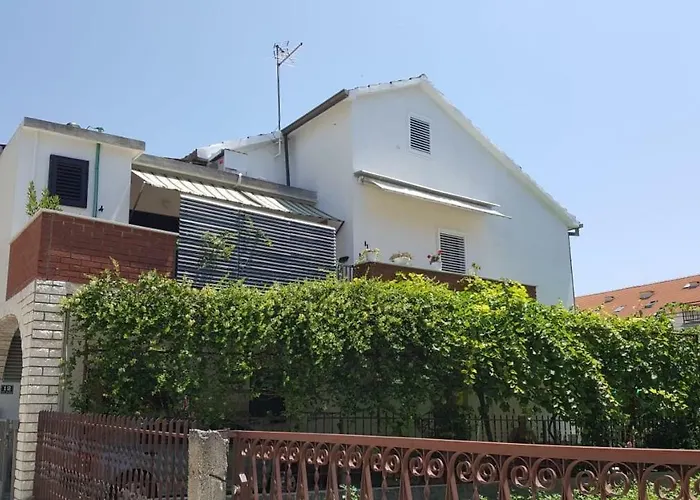Pensión Nika 3*